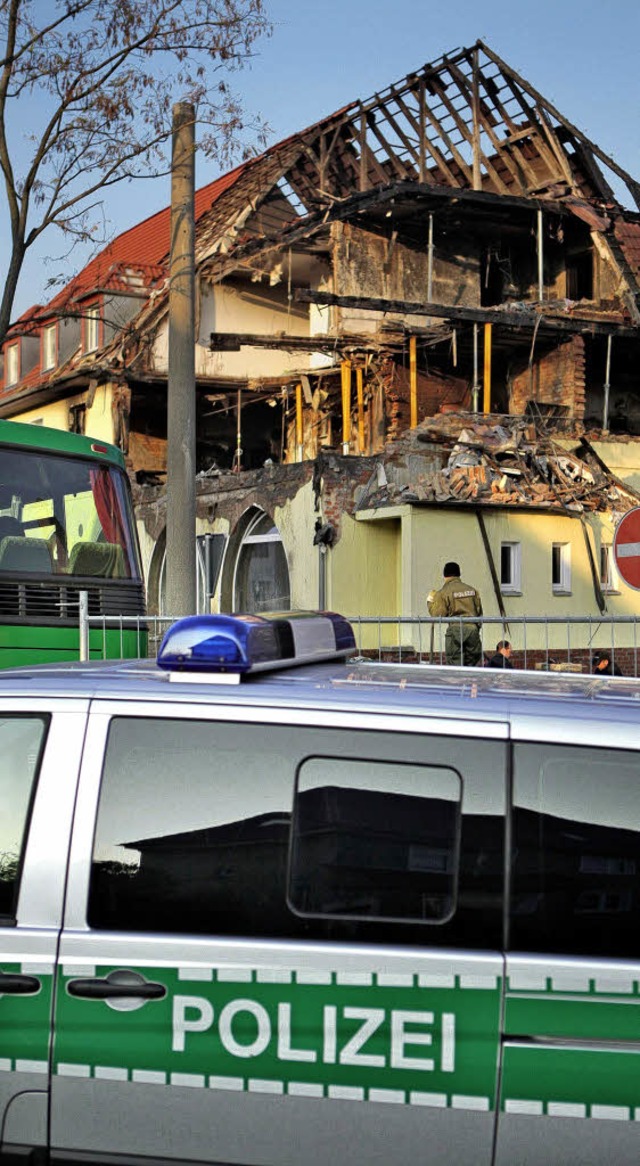 Trmmer des Hauses in Zwickau nach ein...  wollte dort wohl Beweise vernichten.  | Foto: dpa