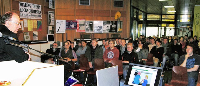 Begeistert die GHSE-Schler in seinem ...m Karlsruher Institut fr Technologie.  | Foto: GHSE