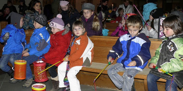 Geduldig harrten diese kleinen Teilneh... auf den Kinderpunsch und die Wurst.    | Foto: Patrick Burger