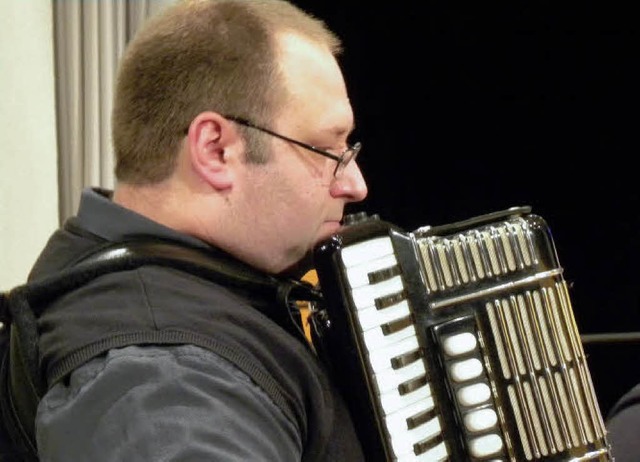 Herbstkonzert 1. Arkkordeon Orchester ...ielt zum letzten Mal beim Ensemble mit  | Foto: Aribert Rssel