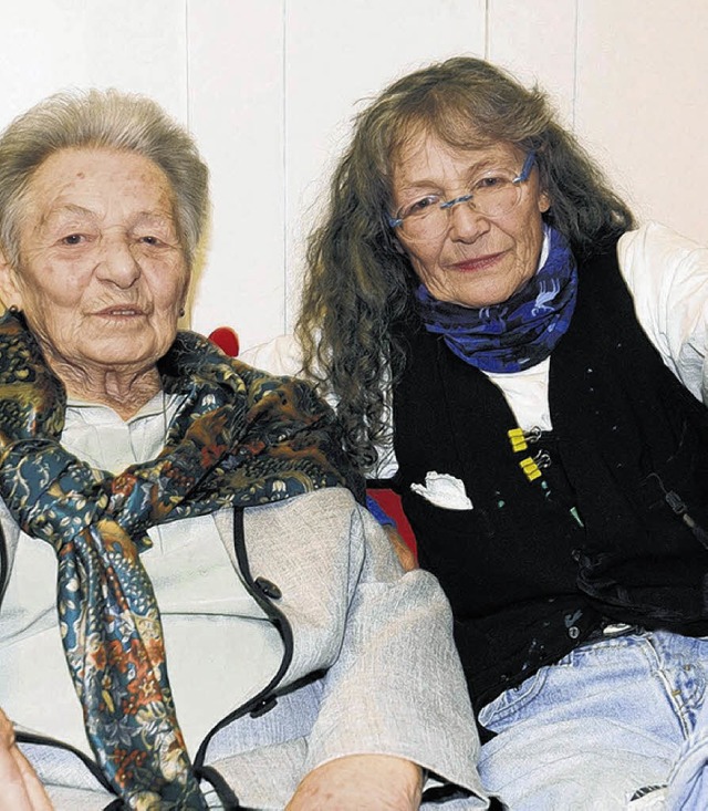 Gretel Lang (links), das Gedchtnis de...terin der Protokolle und des Archivs.   | Foto: Privat