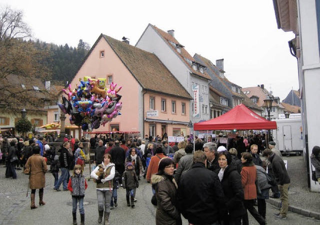 Scharen von Besuchern lockte der Martinimarkt nach Elzach.  | Foto: Thomas Steimer