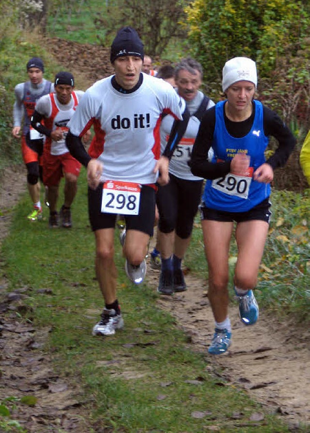 Enorme Steigungen hinauf auf den Micha...r beim Riegeler Crosslauf bewltigen.   | Foto: Helmut Hassler