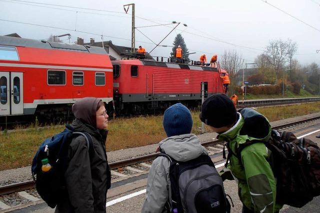 Schaden an Oberleitung stoppt Hllentalbahn