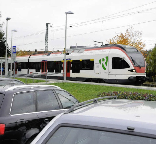 Begehrt sind die Parkpltze am  Maulbu...gungen  fr Pendler ausgegeben werden.  | Foto: Bergmann