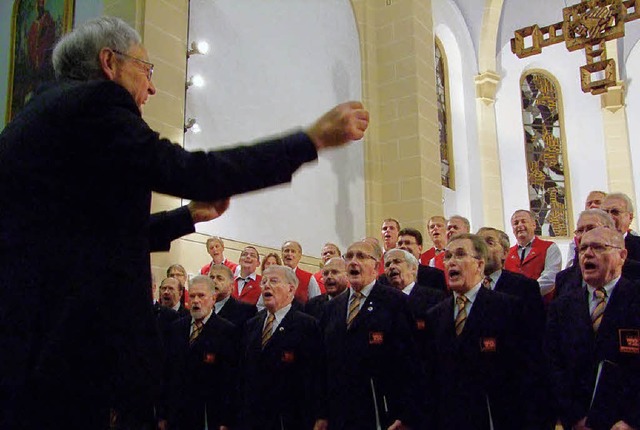 Herbert Kaiser dirigierte die von ihm ...mponierte Jakobus-Messe des Chors 72.   | Foto: Martina David-Wenk