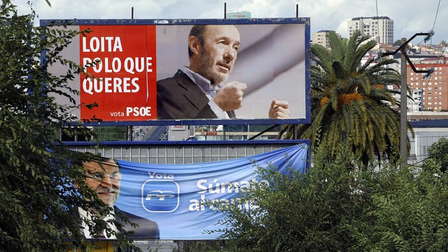 Die Optik tuscht, die Sozialisten lie...servativen  mit Mariano Rajoy (unten).  | Foto: AFP