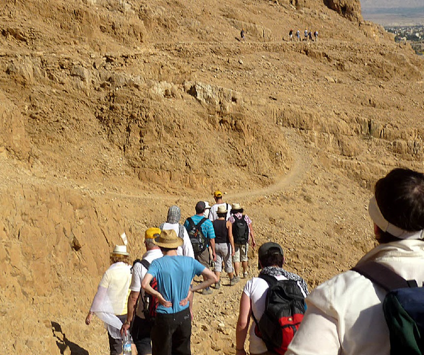 Aufbruch am Wadi Quelt zum Marsch in die Wste.  | Foto: Privat