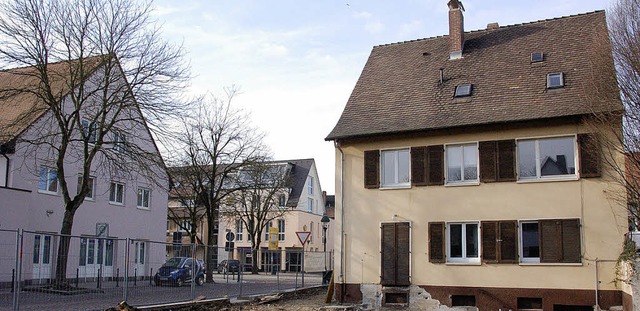 Dieses Wohnhaus an der Breisacher Stra...uf dem Grundstck ihre neue  Filiale.   | Foto: ARCHIVFOTO: Andrea Drescher