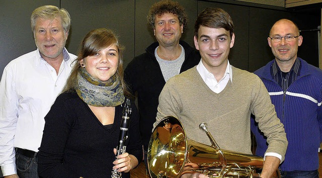 Goldenes Musikabzeichen v.l.n.r. Jess ...), Niklas Weckerle, Bernhard Mnchbach  | Foto: Musikschule