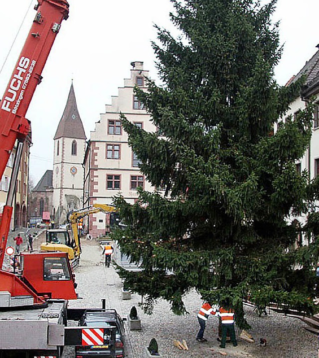 Endingen. Maarbeit von den Bauhofmita...Bahlingen nach Endingen transportiert.  | Foto: Roland Vitt