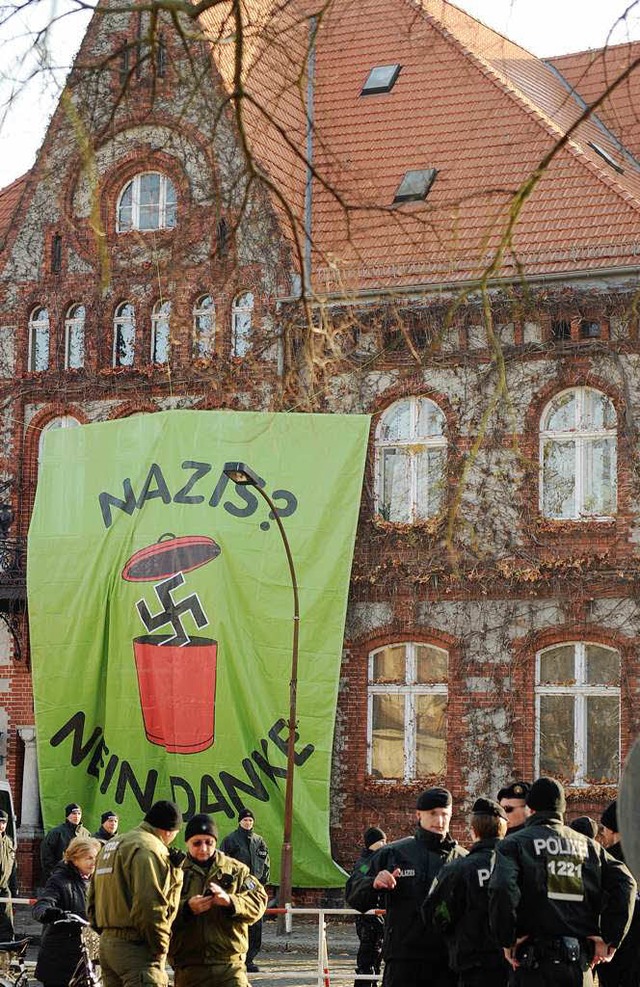 Proteste  gegen NPD-Bundesparteitag in Neuruppin im November   | Foto: DPA