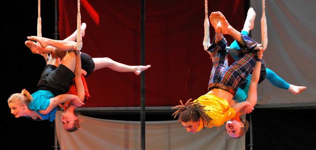 Voller Einsatz: Artistinnen des Circus Harlekin aus Freiburg.  | Foto: Michael Bamberger