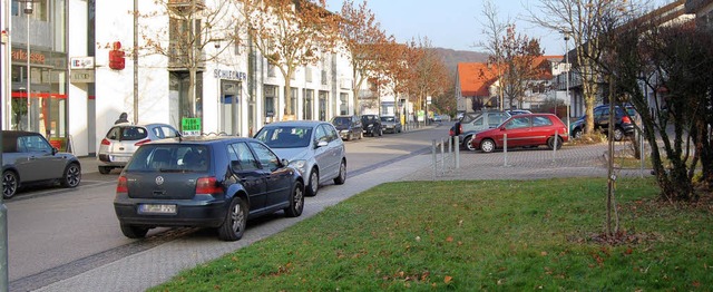 Gemeinderat Bernd Mnkel diagnostizier...ingen-Kirchen einen Parkplatzmangel.    | Foto: Langelott