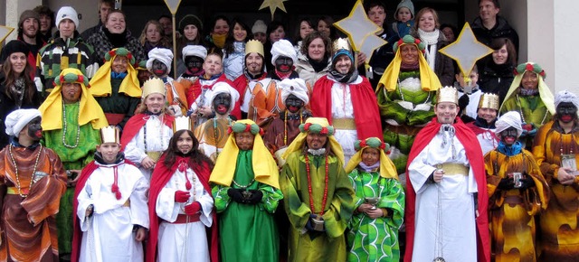 Wenn die Kinder nicht reichen, mssen ...Haustren singen und Spenden sammeln.   | Foto: Privat