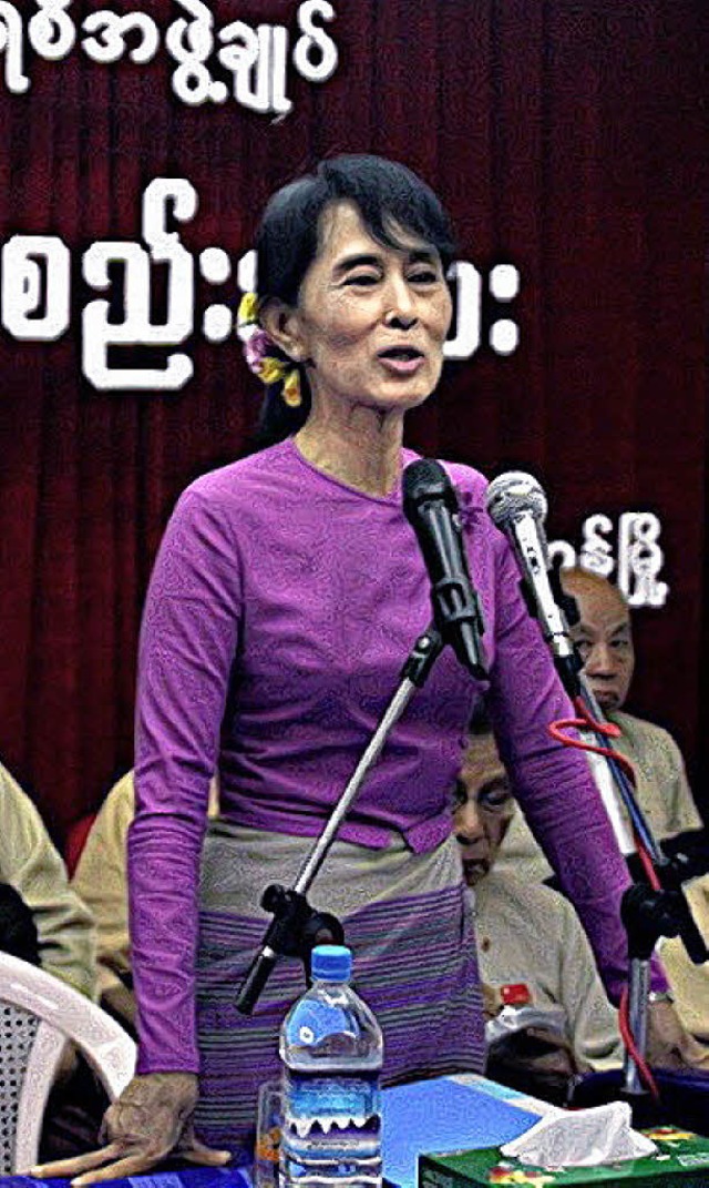 Aung San Suu Kyi setzt auf die beginnende Perestroika in Birma.  | Foto: dpa