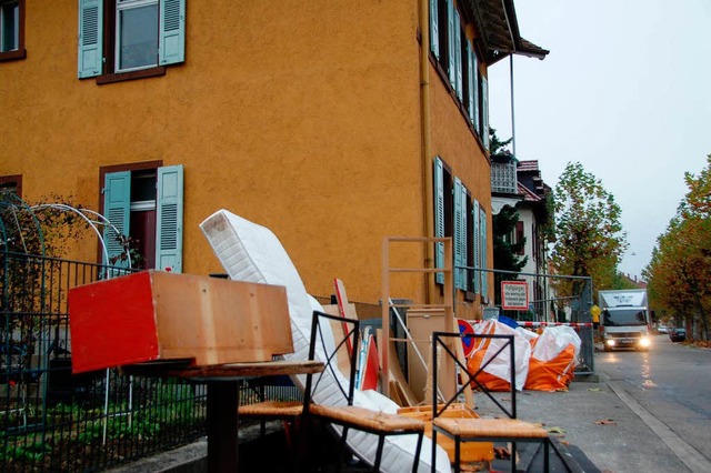 Unbewohnbar sind die Dachgeschosswohnu...e dreikpfige Familie wurde obdachlos.  | Foto: Gerhard Walser