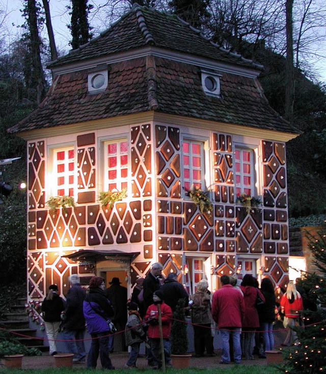 Wahrzeichen im Advent: Knusperhuschen im Prinzengarten.  | Foto: BZ