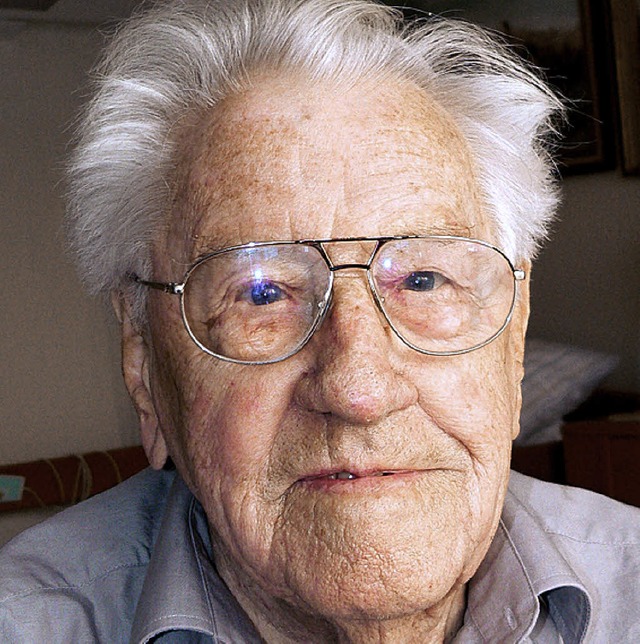 Snger und Zeichner: 101 Jahre alt ist Walter Gmpel.   | Foto: Georg Diehl