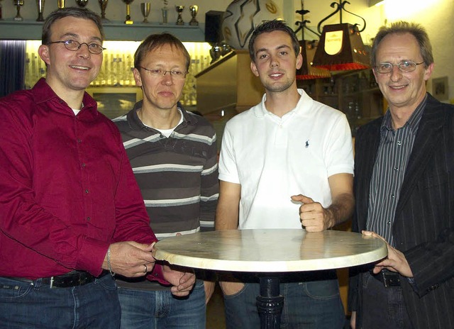 Das neue Quartett an der Spitze des SV...r, Felix Fischer und Rolf Armbruster.   | Foto: Barbara Rderer