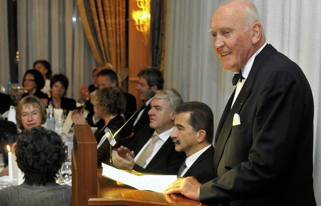 Volker Mattern, Vorsitzender des ADAC ... mit einem Gedicht von Stefan George.   | Foto: Michael Bamberger