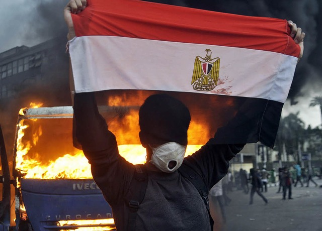 &#8222;Wenn wir verlieren, werden sie ...220; &#8211; ein Demonstrant in Kairo   | Foto: dpa