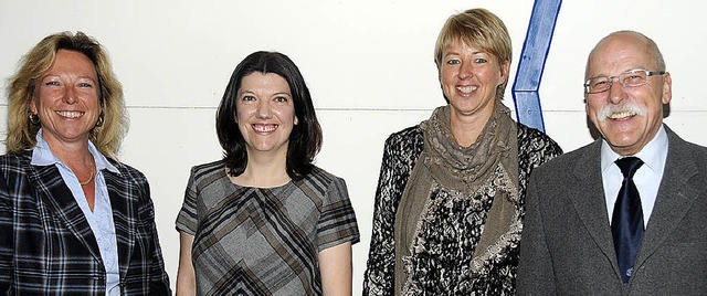Helga Bielz (2. von links) ist neue Ko...schulamt sowie Rektor Heinz Kohlhaupt.  | Foto: Dietmar Noeske