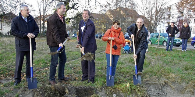 OB Wolfgang Dietz, Urs Issler (Brhlma...n Spatenstich auf dem Messeplatz vor.   | Foto: FREY