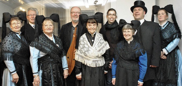 Tonio Palick (Vierter von links) und ...Liecht go&#8220;-Abend im Stapflehus.   | Foto: Sedlak