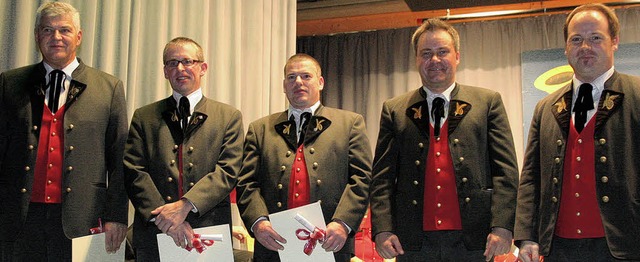 Ehrungen (von links):  Peter Keler wu...enkapelle hlingen, Michael Schroeder.  | Foto: Birgit Rde