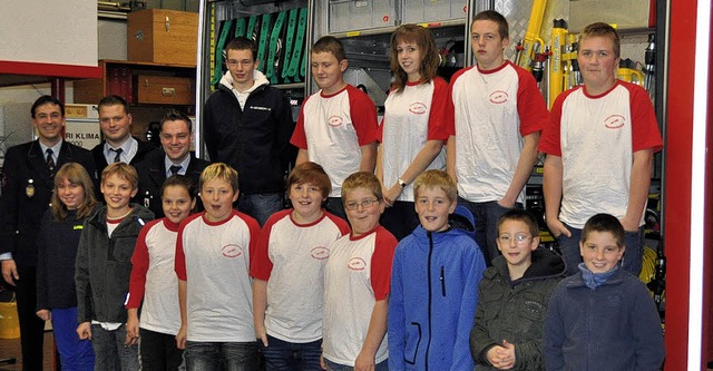 Das Team der Jugendfeuerwehr Herrischr...anz rechts Jugendwart Michael Keller.   | Foto: Kirsten Lux