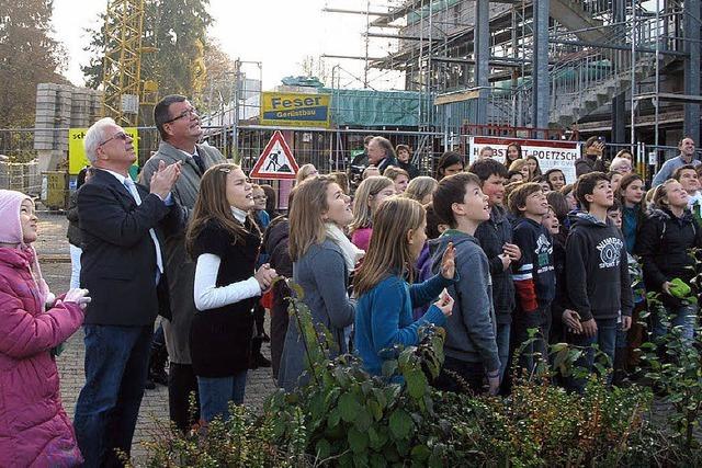 Gymnasium Kenzingen zeigt Flagge