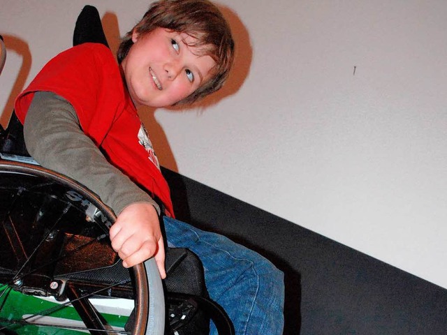 Nils Stollenberg in seinem Rollstuhl.  | Foto: privat