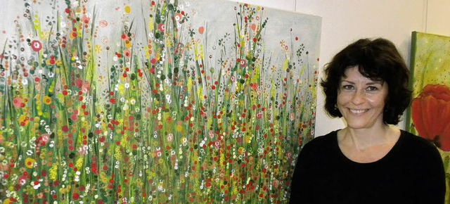 Nina Geisler mit ihrem Bild &#8222;Blumenwiese&#8220;   | Foto: Anja Brugger