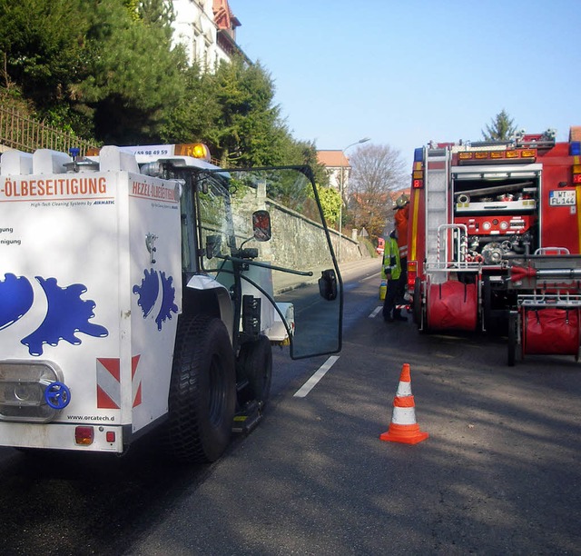 Zeitaufwndig war es, die lspur zu beseitigen.   | Foto: Feuerwehr Laufenburg