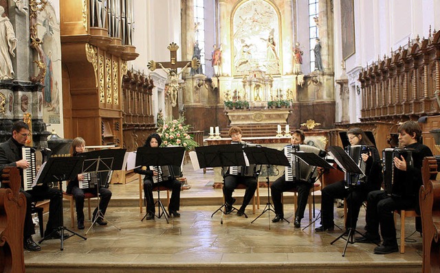 Das Akkordeonsensemble des HHC Mnster...nem Konzert im Kloster St. Trudpert.    | Foto: Hans Jrgen Kugler