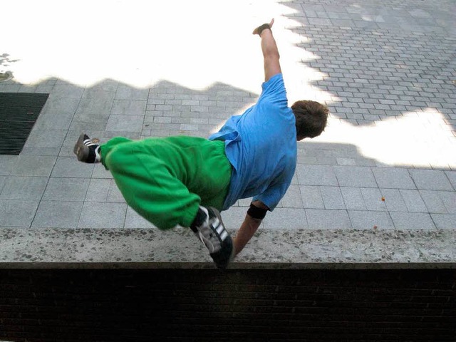 Eine Mauer im Weg? Kein Problem,bei Parkour springt man einfach drber.  | Foto: Privat