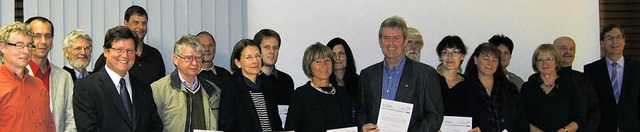 Zertifikate gefeiert (von links):  Kle...dt, Hans Schandelmeyer und Hanno Hurth  | Foto: PR