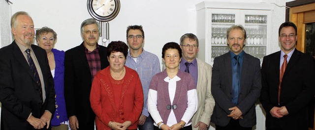 Langjhrige Mitarbeiter der Firma Augu... und Brgermeister Alexander Kuckes.    | Foto: G. BRICHTA