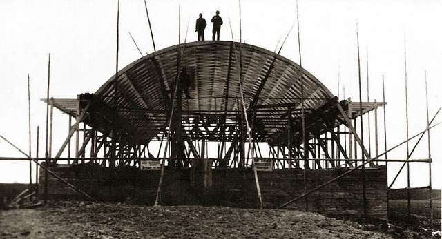 Eine Holzkonstruktion prgt die Kndringer Sport- und Winzerhalle.   | Foto: Repro: Gemeinde Teningen