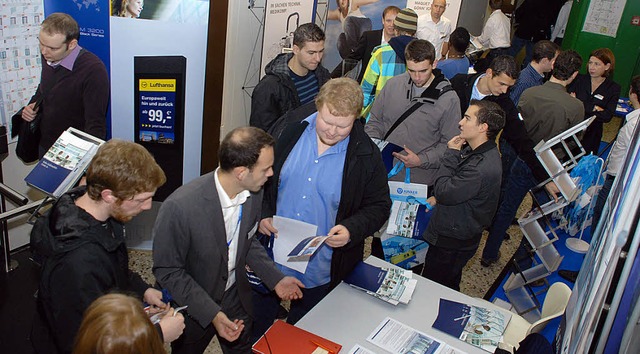 Die Industrie bemht sich verstrkt se...ei der Recruiting-Messe in Offenburg.   | Foto: Siefke