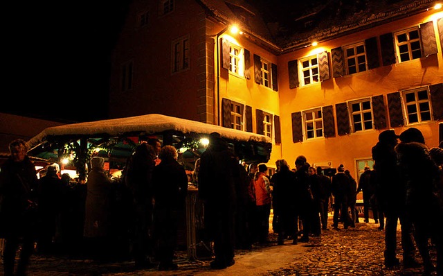 Der Innenhof der Talvogtei beim Weihna...nis Kirchzarten im abendlichen Licht.   | Foto: HAns Jrgen Kugler
