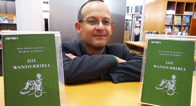 Wanderbibel-Autor Matthias Kehle in der Lrracher Stadtbibliothek.  | Foto: Claudia Gabler 