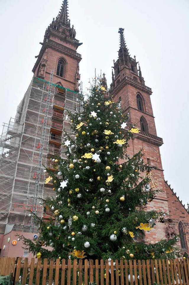 Der Weihnachtsbaum auf dem Mnsterplatz in Basel, geschmckt von Johann Wanner  | Foto: Daniel Gramespacher