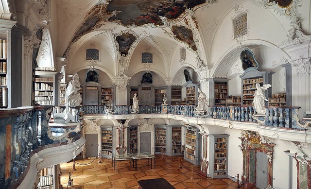 Die Klosterbibliothek im Geistlichen Zentrum der Erzdizese in St. Peter  | Foto: Leopold Rombach