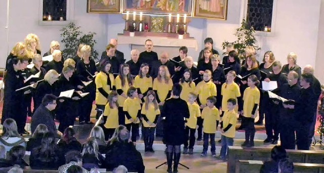 Adventskonzert Kirchenchor HeimbachDer...cher Kids- und Tenns- Chor St. Gallus.  | Foto: Aribert Rssel