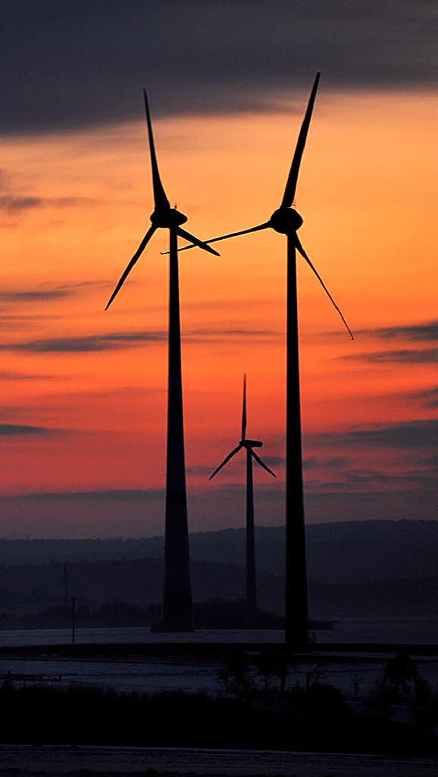 Die Debatte um Windkraftstandorte hat in den Gemeinden neuen Schub bekommen.   | Foto: dpa