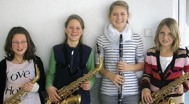 Vier Jungmusikerinnen der Stadtmusik L...ura Weh, Sophia Kfer und Luisa Laule.  | Foto: Privat