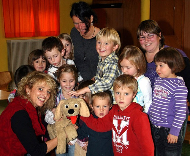 Bello war der Star bei den kleinen Zus... Turnhalle des Kindergartens  geboten.  | Foto: Eva Korinth, akh