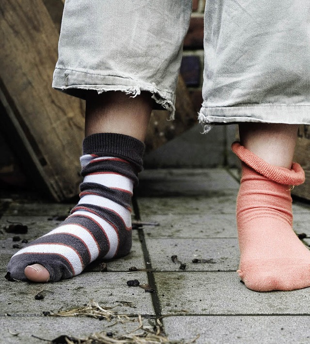 Armut &#8211; Kinderfe ohne Schuhe   | Foto: dpa
